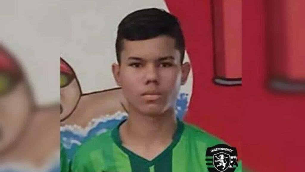 Jogador De Futebol De Anos Morre Durante Partida De Futsal Em Rio