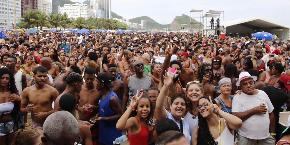 Médico diz como doença do beijo pode ser evitada no carnaval