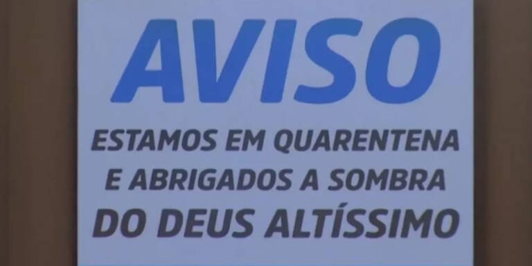 Após esposa e sogra terem Covid-19, pastor coloca placa de 'estamos em quarentena' à porta de casa, em Rio Verde
