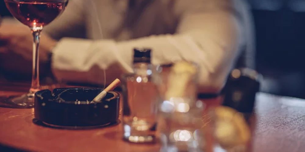 Estamos mais ansiosos, depressivos e consumindo mais álcool e cigarros