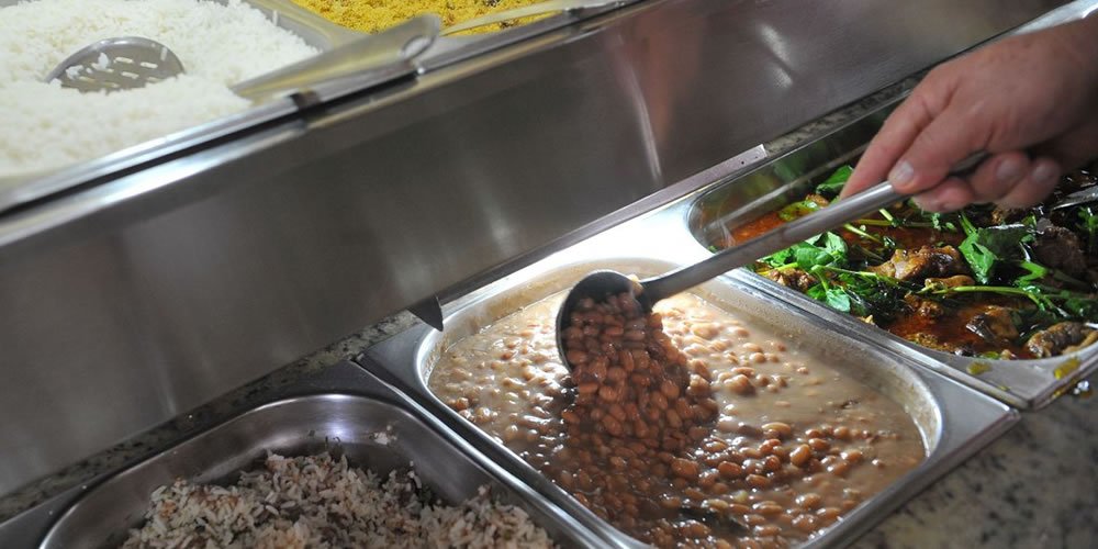 Agora é lei! Estabelecimentos poderão doar sobras de alimentos