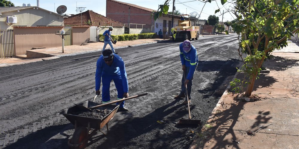 Programa de recapeamento realizado na AV. Valeriano do Padro da Rua Caçú até a Filó García