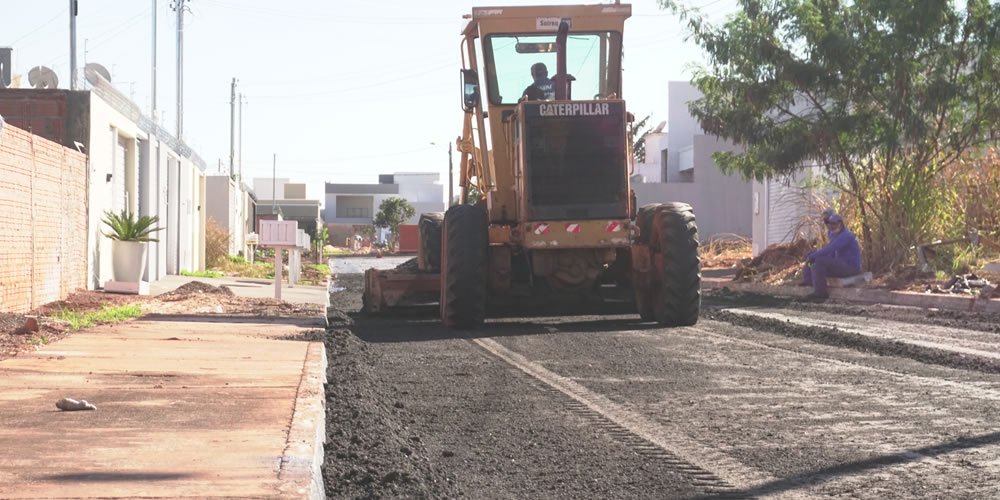 Prefeitura realiza aplicação de lama asfáltica com material pré misturado a frio (PMF) no Residencial Brisas 1