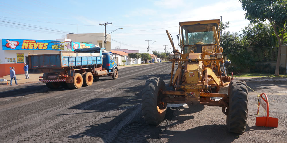 Prefeitura realiza recapeamento e revitalização da malha asfáltica em algumas ruas da cidade