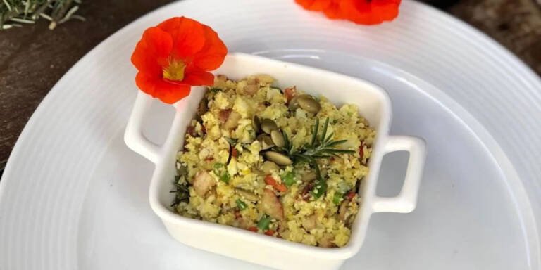 Cuscuz low carb com pinhão