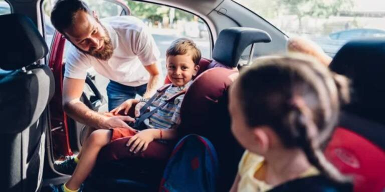 Crianças Entenda o que mudou no uso da cadeirinha com nova lei de trânsito