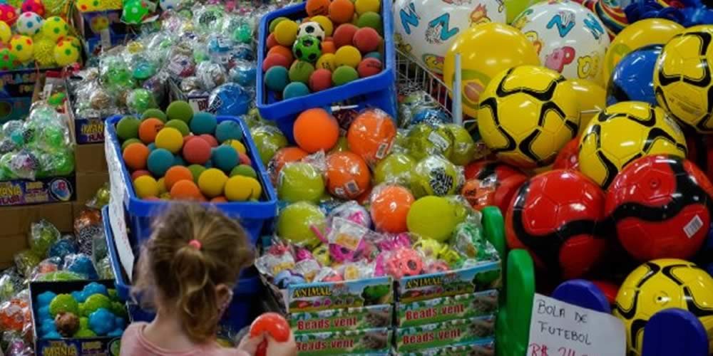 Dia das Crianças Procon alerta pais sobre segurança de brinquedos