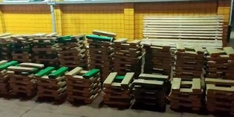 Jovem é preso com quase 800 quilos de maconha na BR-364, em Jataí
