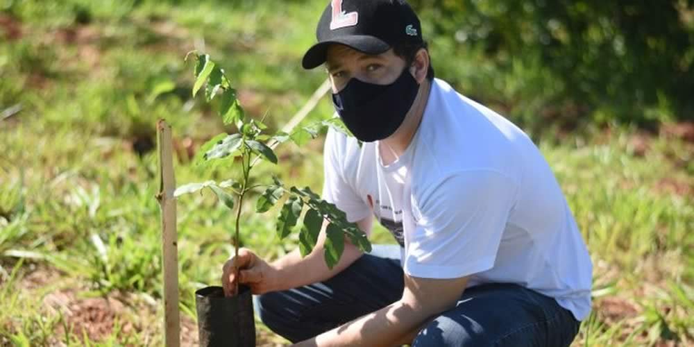 Prefeitura realiza plantio de mil mudas no Parque Natural Córrego do Açude