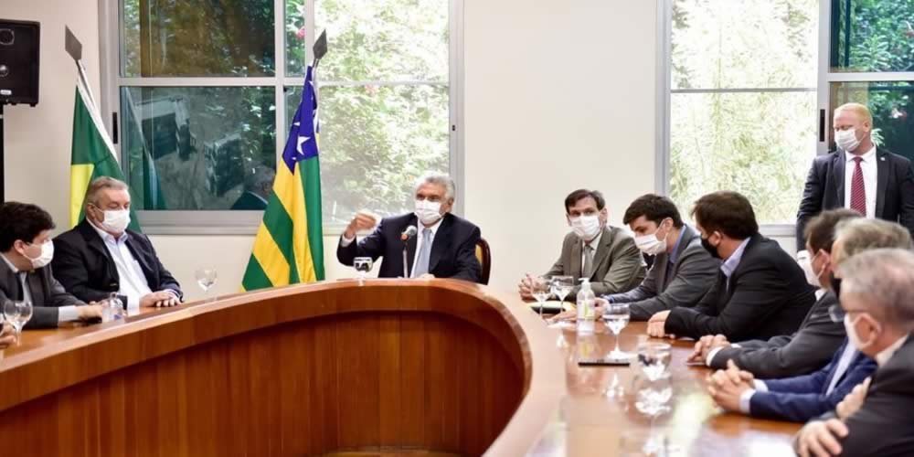 Caiado assina acordo de quase R$ 5 milhões para malha viária