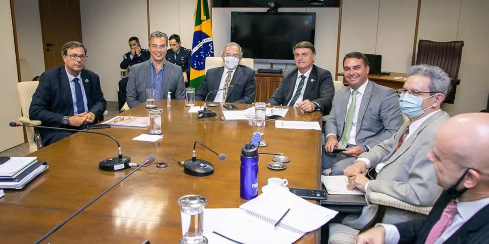 Bolsonaro apela para que caminhoneiros não façam greve