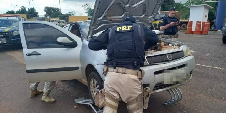 PRF recupera carro roubado em Brasília