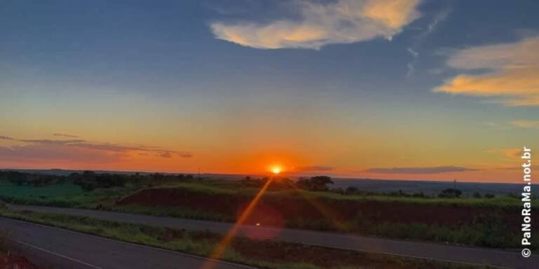 Clima Tempo Cidade Jataí Goiás Brasil Sol Rodovia Estrada Verde Ceu Azul