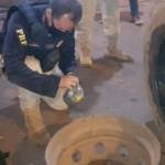 Droga camuflada PRF apreende cocaína que estava em pneu de caminhão
