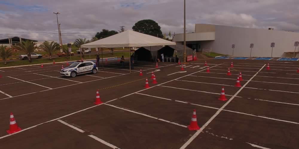 Vacinação contra a COVID-19 continua nesta terça-feira