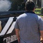 POLÍCIA CIVIL DE MINEIROS PRENDE SUSPEITO DE PARTICIPAÇÃO EM HOMICÍDIO E, DURANTE BUSCA E APREENSÃO, TAMBÉM PRENDE EM FLAGRANTE O GENITOR, POR CONTRABANDO DE CIGARROS