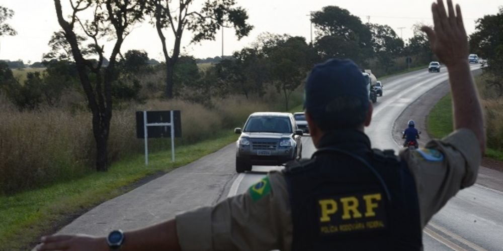 FERIADO É MARCADO POR FESTIVAL DE ULTRAPASSAGENS IRREGULARES NAS BRS