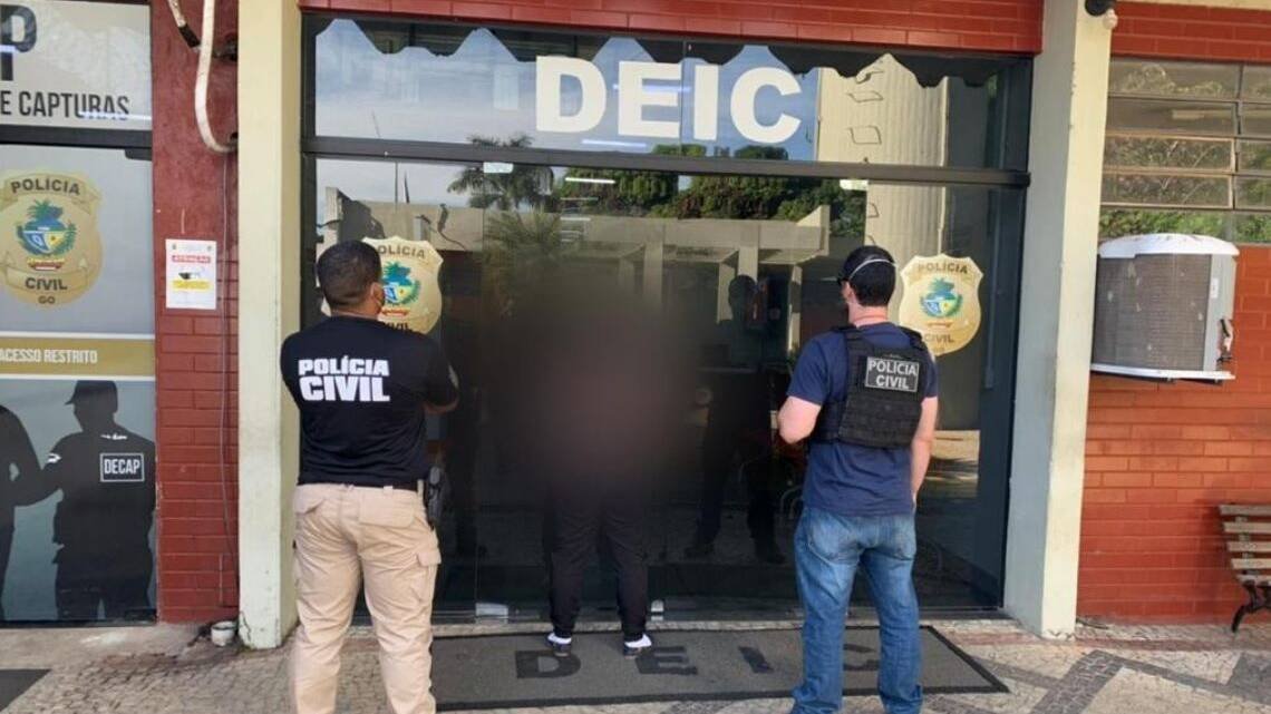 Mulher é presa em Goiânia suspeita de aplicar golpe do novo número Mulher é presa em Goiânia suspeita de aplicar golpe do novo número