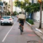 Não é piada presença de ciclista na via é direito garantido por lei; veja