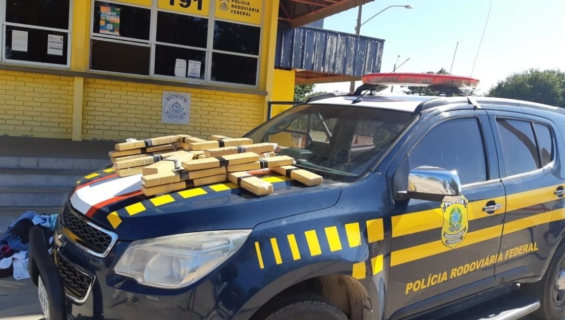 Traficante abandona mala com 25 tabletes de drogas em ônibus que seguia para Goiânia