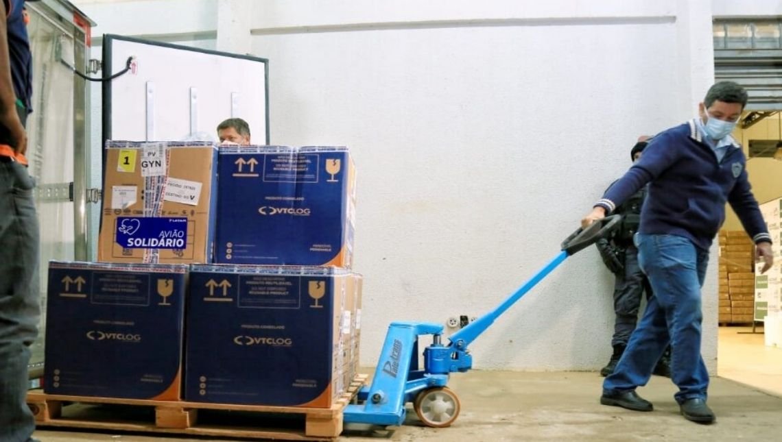 Nova remessa de vacinas contra Covid-19 chega a Goiás, com 157.080 doses