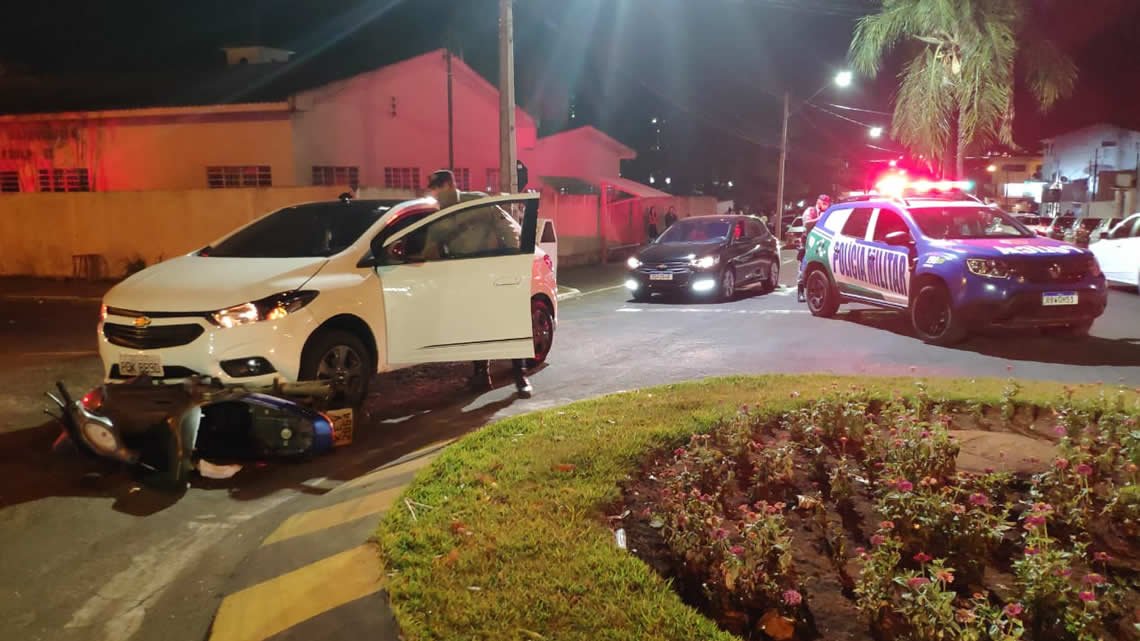 Colisão entre carro e moto em Jataí deixa um ferido