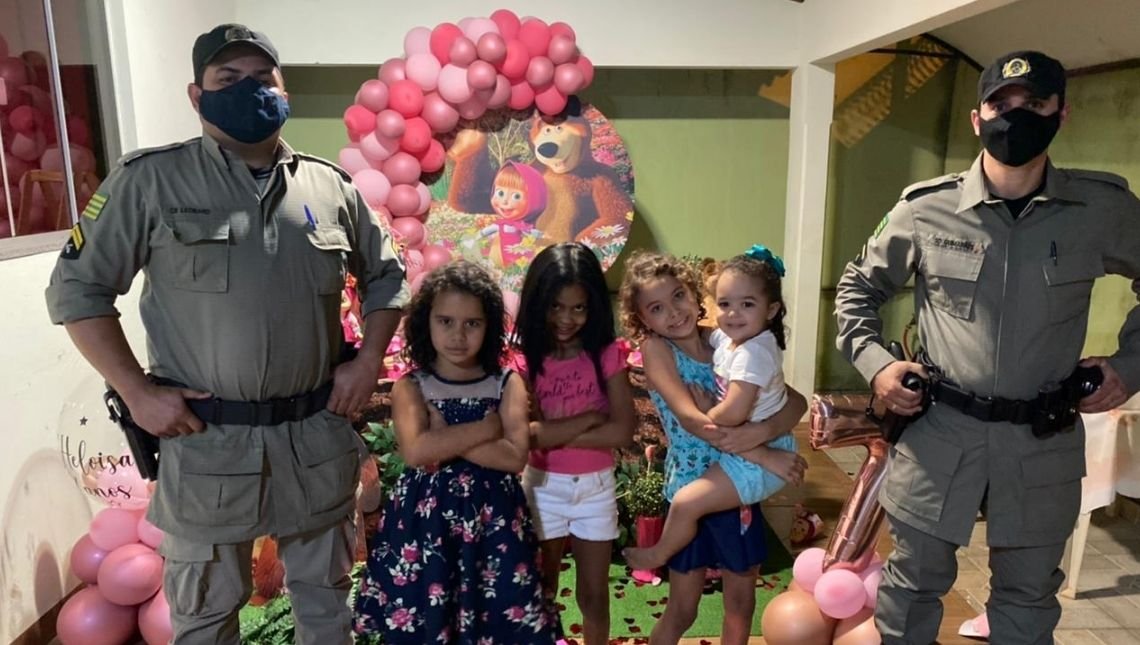 15º BPM comparece em aniversário de criança que sonha ser Policial Militar