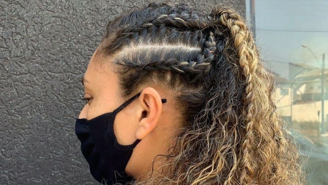Cachos e Crespos penteado para aliviar o calor