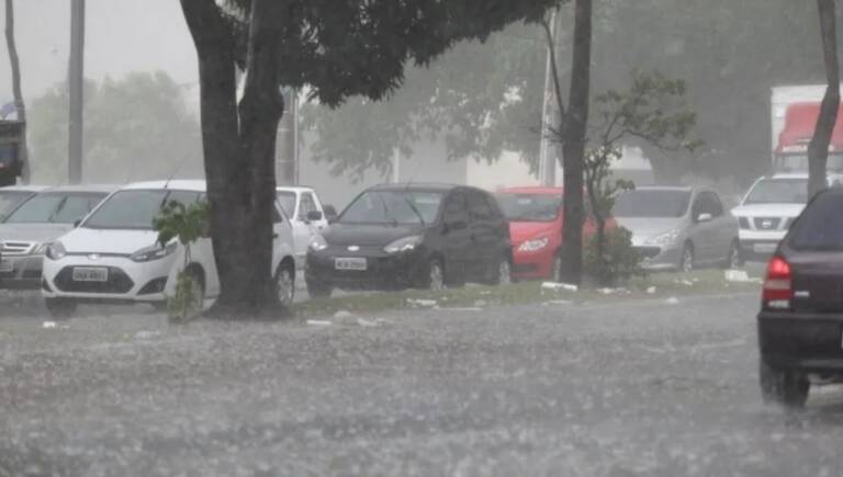 Avanço de frente fria no país pode provocar fortes chuvas em Goiás