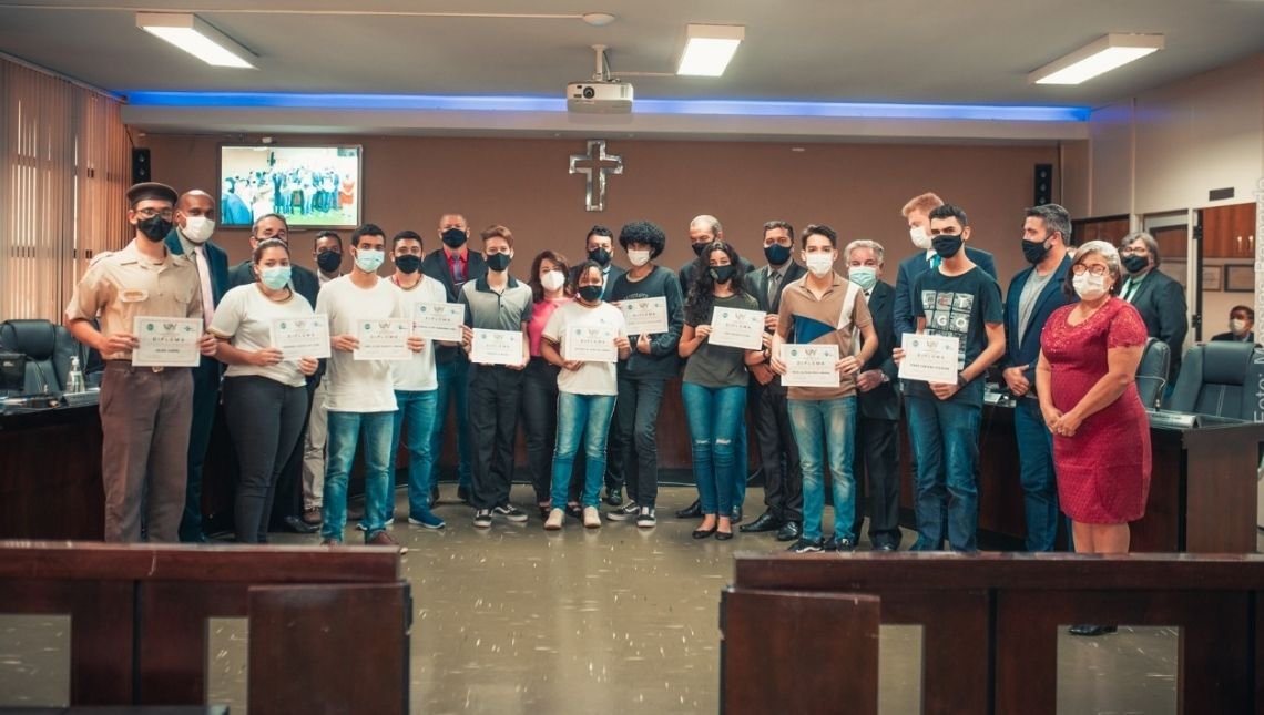 Jovem Vereador Jataiense estudantes são diplomados