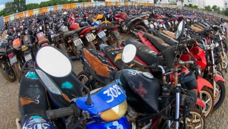 Governo de Goiás, por meio do Detran-GO, leiloará mais de 9 mil veículos em dezembro