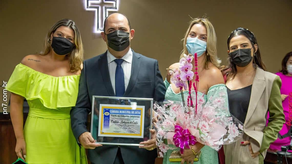 Cristiano Castro recebe título de cidadão jataiense Cristiano Castro recebe título de cidadão jataiense