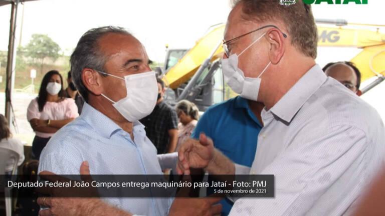 Deputado Federal João Campos entrega maquinário para Jataí