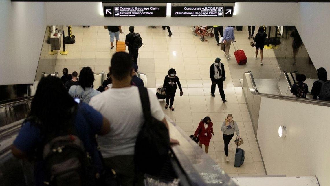 Governo anuncia quarentena de cinco dias para viajantes não vacinados