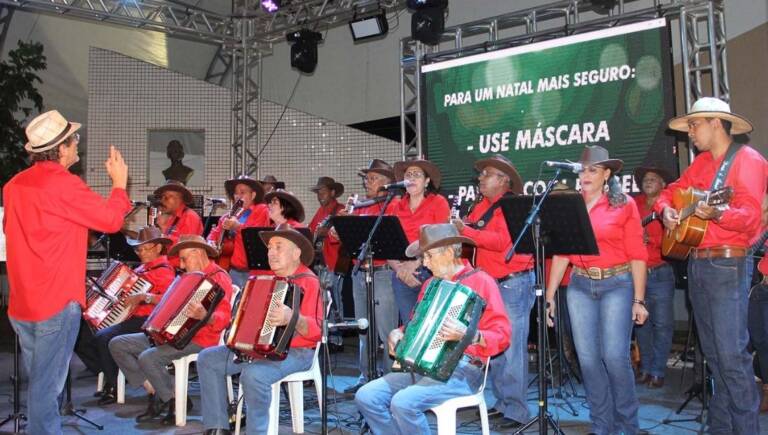 Orquestra de Violeiros encanta público em Jataí