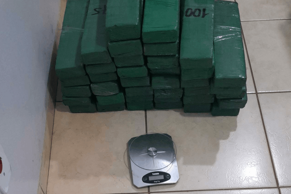 Mulher de detento é presa com 38 tabletes de maconha avaliados em R$ 60 mil em Jataí