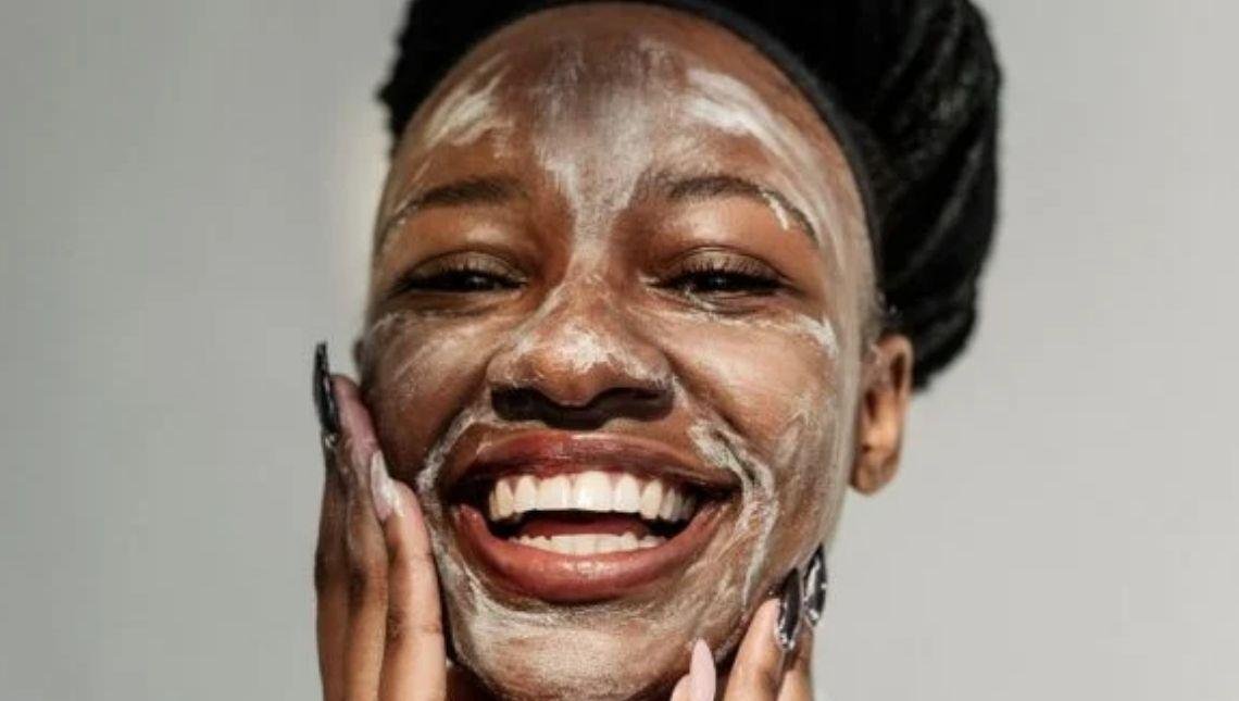 Cuidado! Os virais de skincare do TikTok podem fazer mal à pele