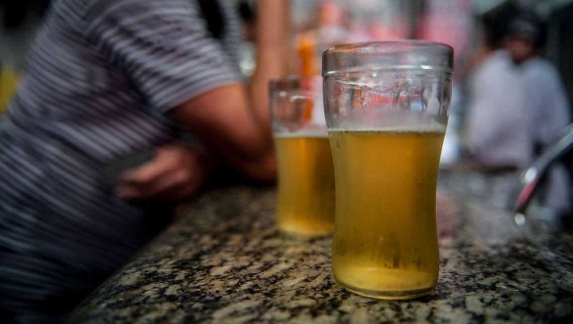 Dia de Combate ao Alcoolismo médicos alertam sobre danos à saúde