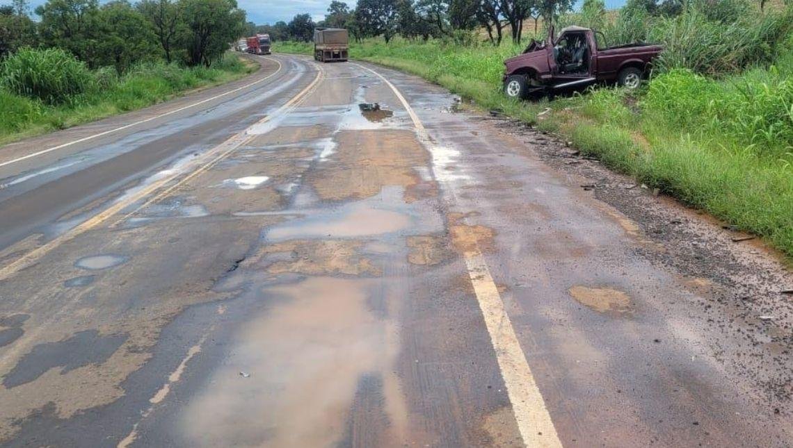 Acidente na BR-364 deixa um morto e outro ferido