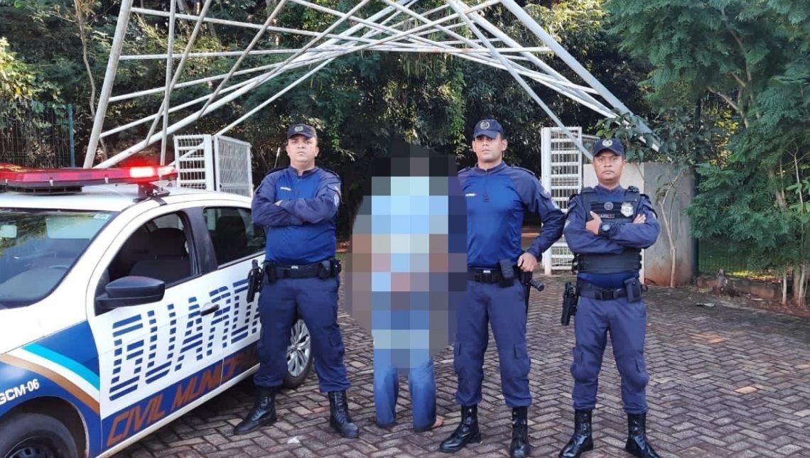 Guarda Civil Municipal prende em flagrante homem nu no Parque Samuel Graham, em Jataí