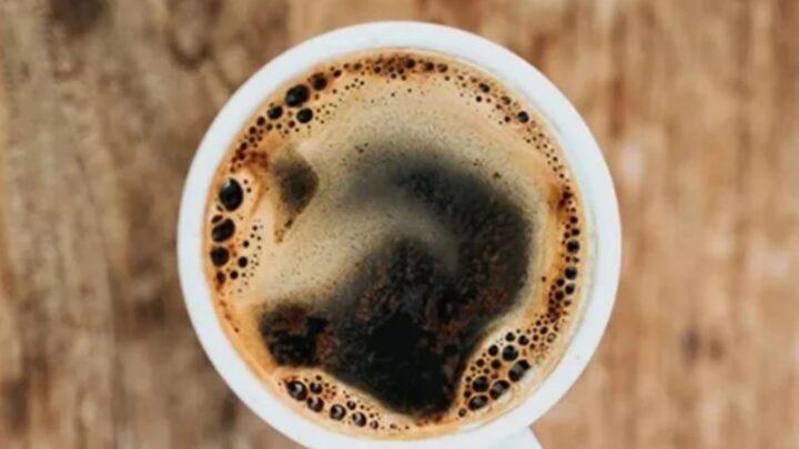 Homem toma café em excesso e morre; veja riscos de exagerar na bebida