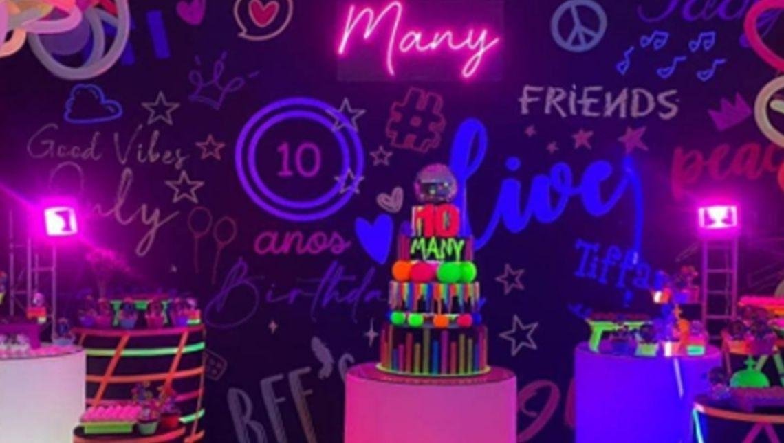 Neon festa faz sucesso entre os adolescentes e crianças
