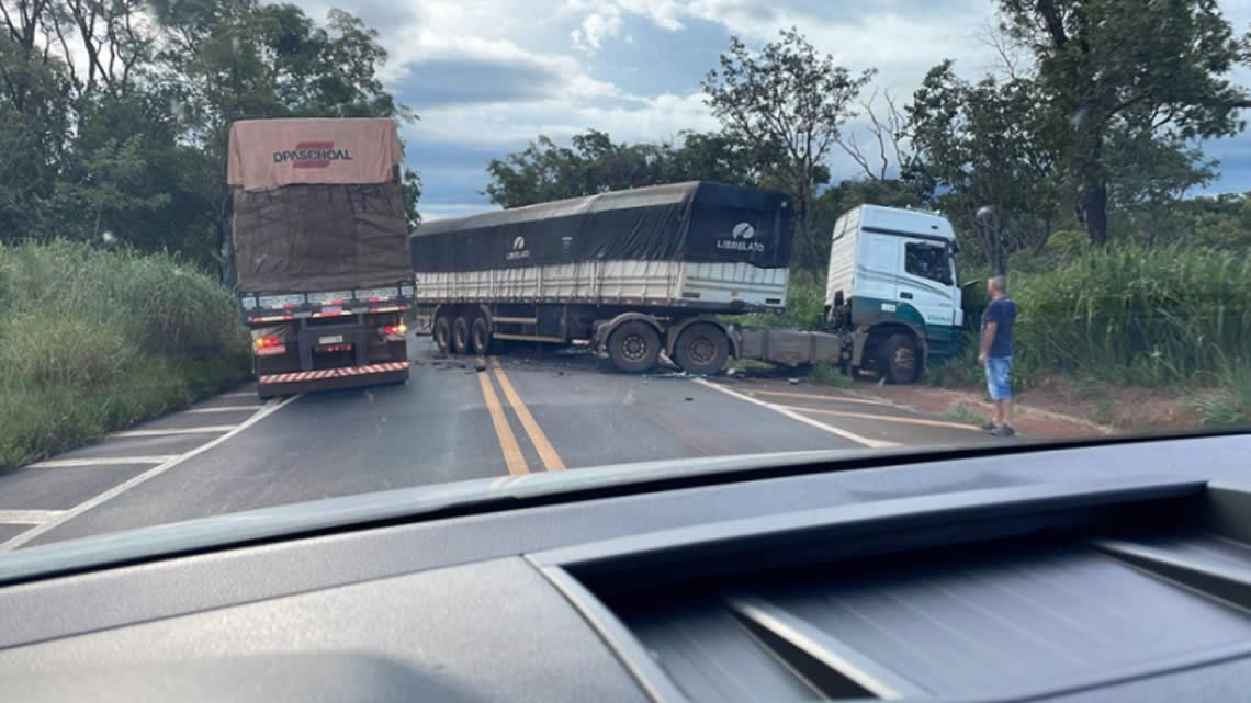 Acidente na BR-364, com vítimas fatais, próximo ao posto 71