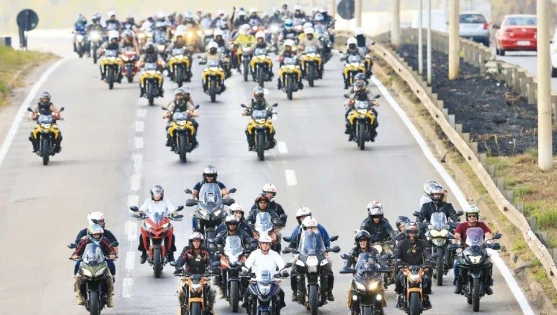 Bolsonaro participa de motociata em Rio Verde nesta quarta-feira (20)