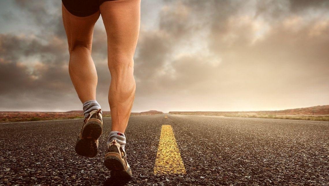 Descubra se a caminhada é um exercício eficaz para perder peso
