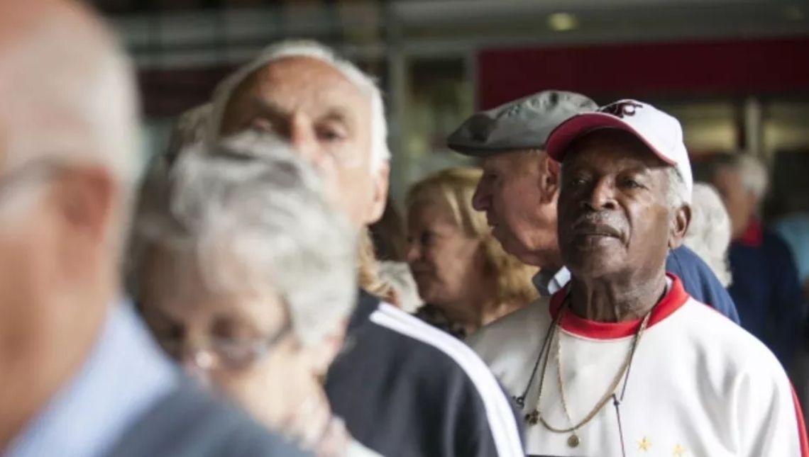 INSS começa a pagar o 13º de aposentados e pensionistas; veja como consultar os benefícios