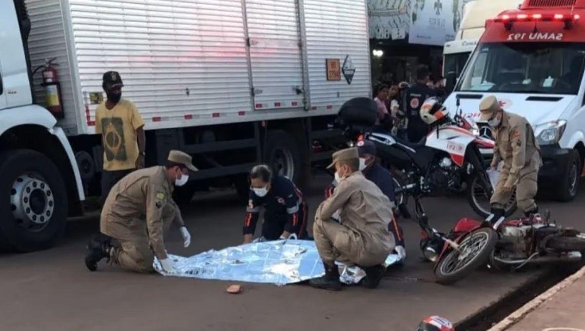 Menina morre ao cair de moto e ser atropelada por caminhão em Porangatu (GO)