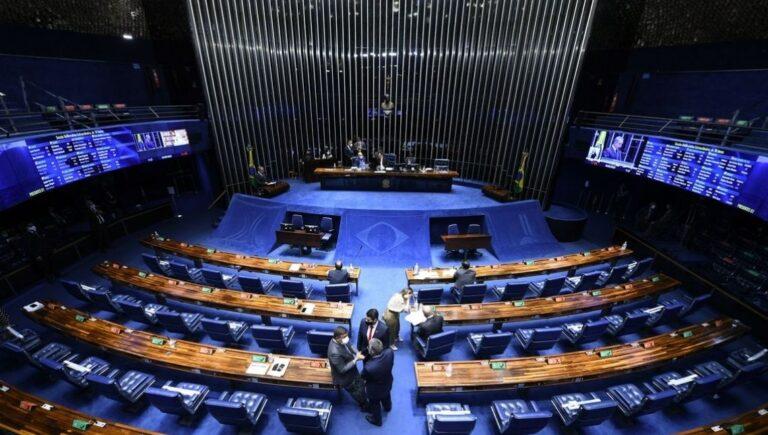 Senado aprova criação de bula digital