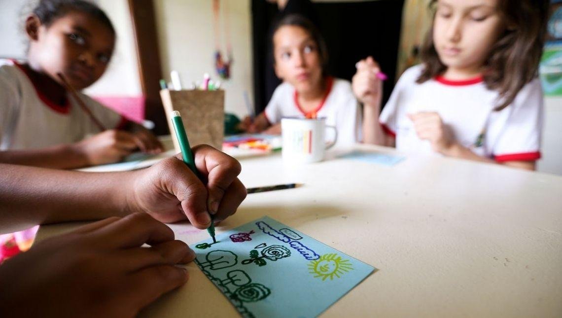Câmara aprova MP que regulamenta ensino domiciliar