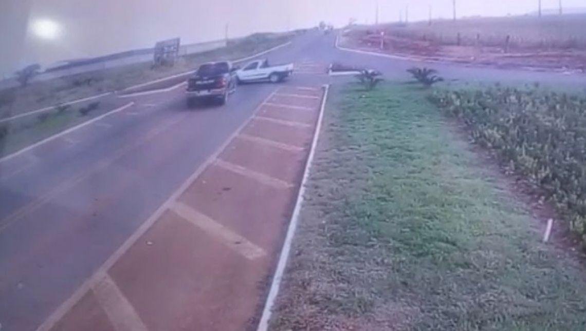 Colisão entre veículos mata dois idosos na BR-070